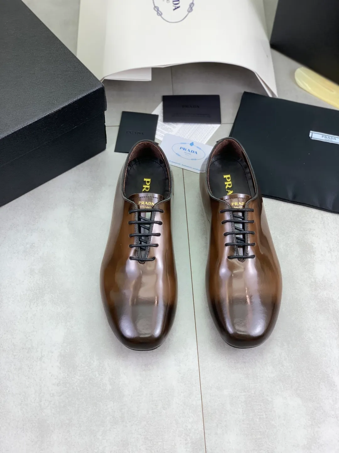 Men's shoes 💰P680 new style 💰 💎💎💎water dyed cowhide original quality PRADA —🆘.Prada Original order purchase, high-end business leather shoes, fabric: Made of Italian imported calfskin with color-brushed edges➕water-dyed cow lining/cowhide lining➕Specially available original outsole, fine workmanship, real product^_^photographed🎬size: 39-44 (38 45 custom-made)